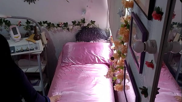 Big-ass Colombian gets a massage with a happy ending and ends up with her pussy full of cum – ALEJA AND AAROON