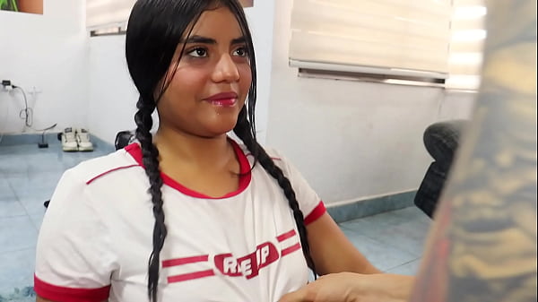 HERMANASTRA DE 18 AÑOS COLOMBIANA QUIERE SABER QUE TIENEN LOS HOMBRES ENTRE SUS PIERNAS – Natalygirl